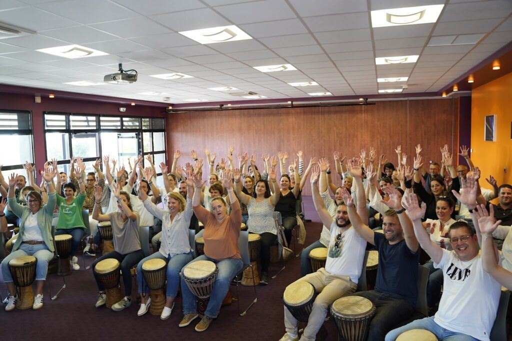 Cohésion d'équipe et valeurs collectives — atelier team building boomwhackers Fanka