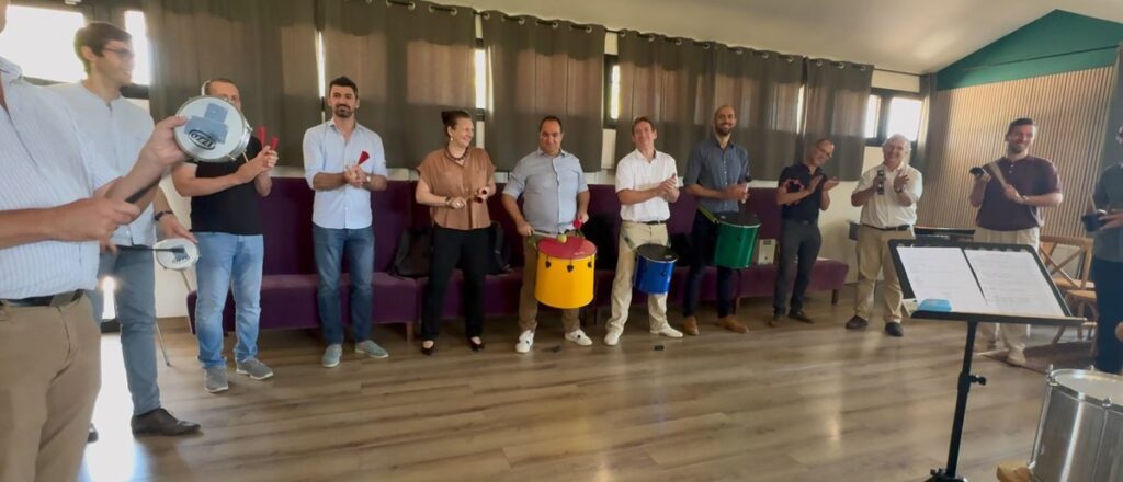 Atelier de percussions dans un site industriel