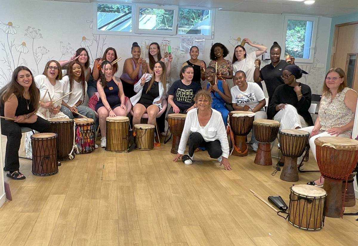 22 salariés des Crèches Les Petites Canailles en team building Corporate Orchestra à la crèche de Chatou